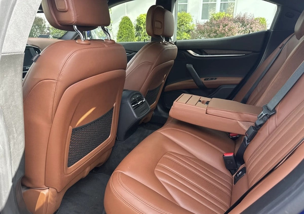 Maserati Ghibli cena 145000 przebieg: 74000, rok produkcji 2015 z Warszawa małe 106